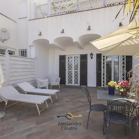 Casa Elegante Parking Privato 호텔 *