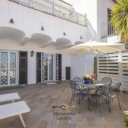 Casa Elegante Parking Privato 호텔