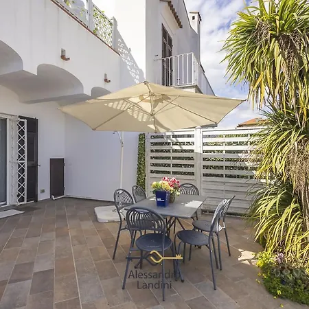 Casa Elegante Parking Privato 호텔 *